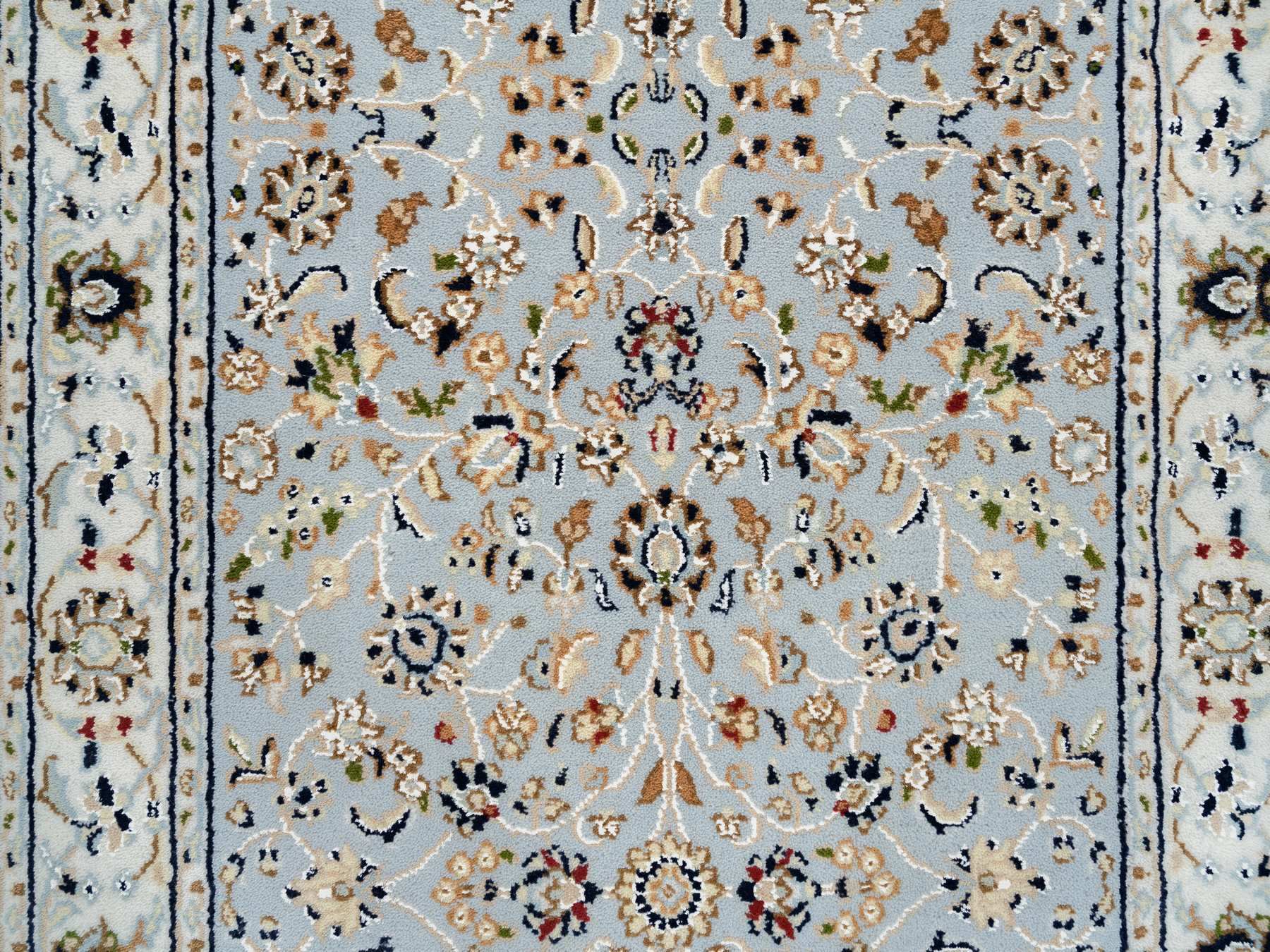 Traditional Rugs LUV582624